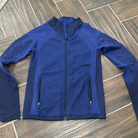 Lululemon - Picture 1 of 4